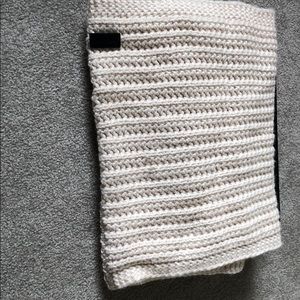 Wool scarf